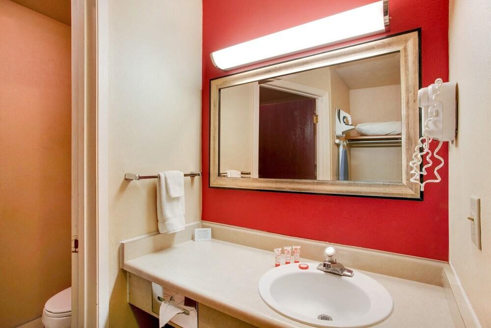 Oyo Hotel Spokane North מראה חיצוני תמונה