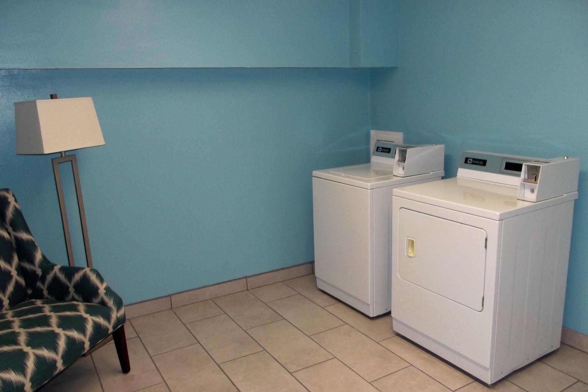 Oyo Hotel Spokane North מראה חיצוני תמונה