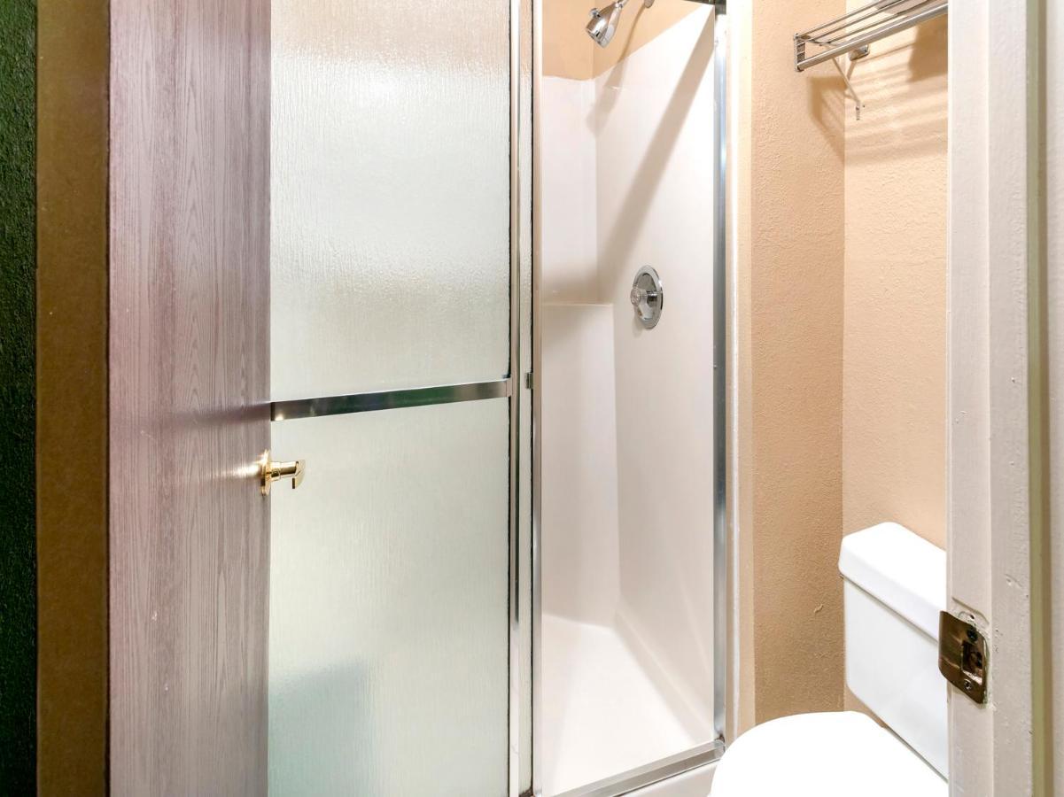 Oyo Hotel Spokane North מראה חיצוני תמונה