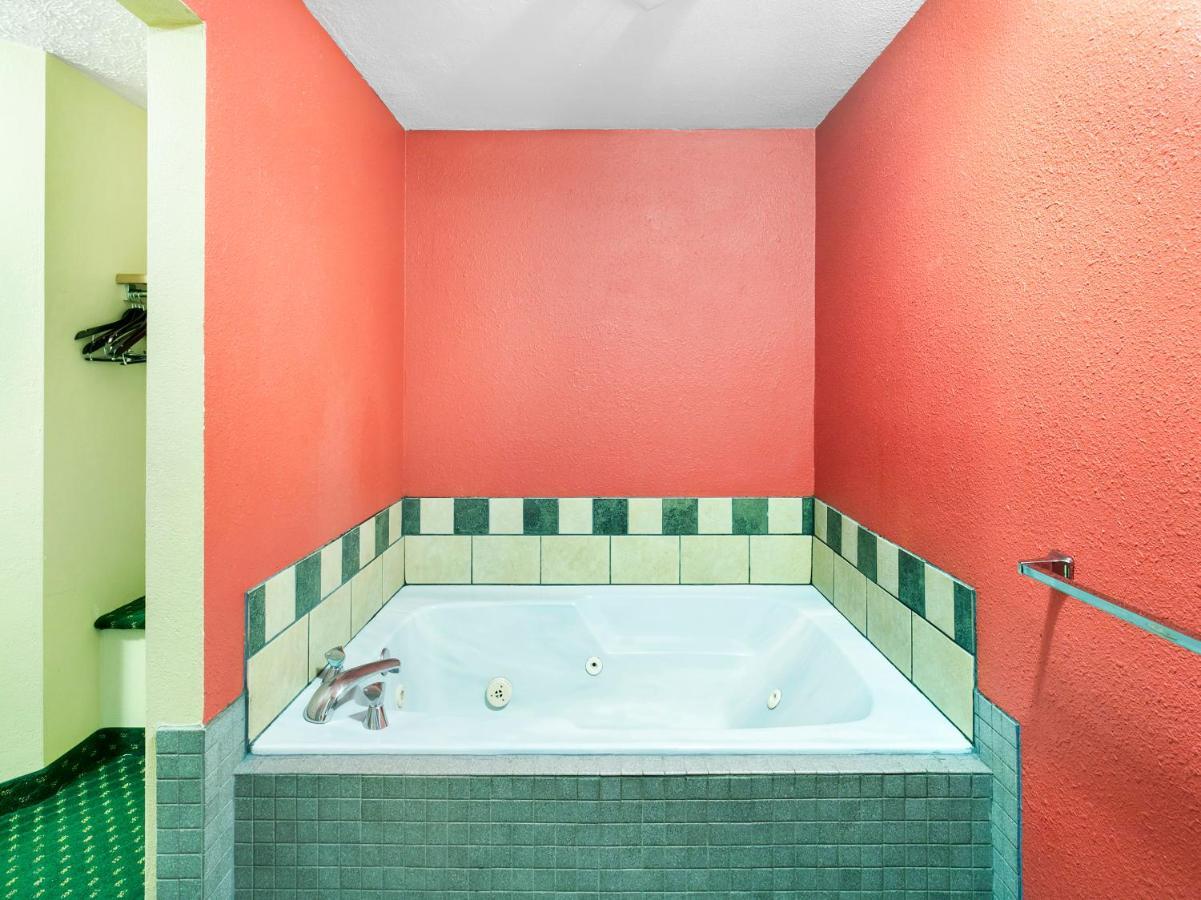 Oyo Hotel Spokane North מראה חיצוני תמונה